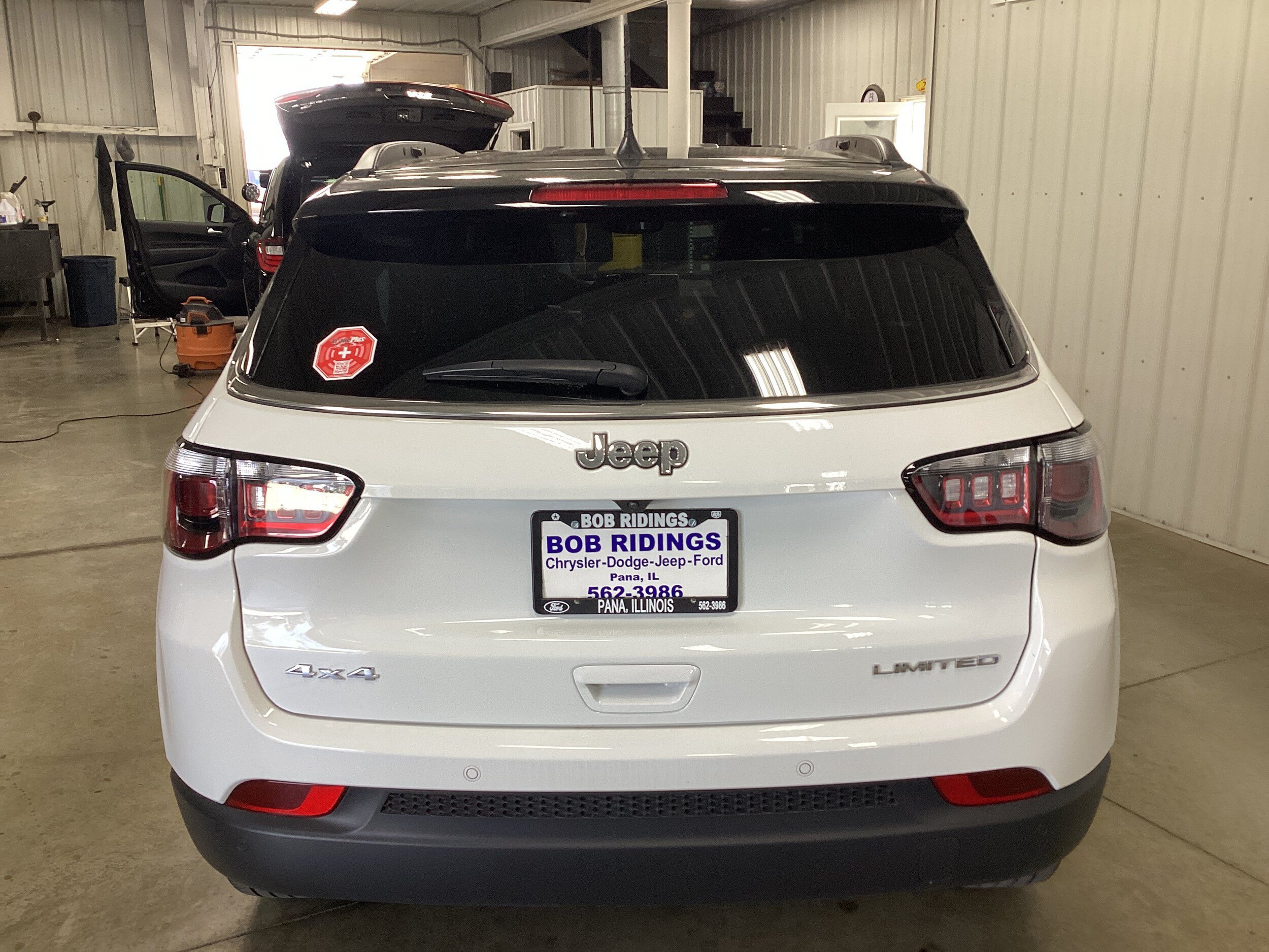 Used 2025 Jeep Compass Limited AWD/4WD image 4