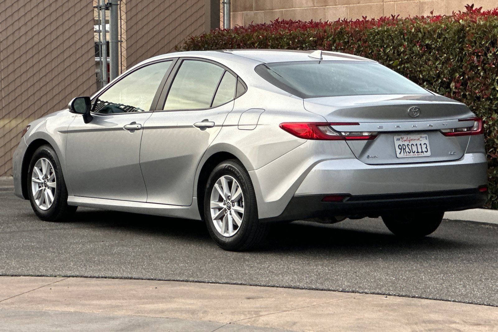 Used 2025 Toyota Camry LE image 6