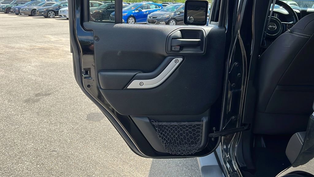 Used 2017 Jeep Wrangler Unlimited Sahara AWD/4WD image 23