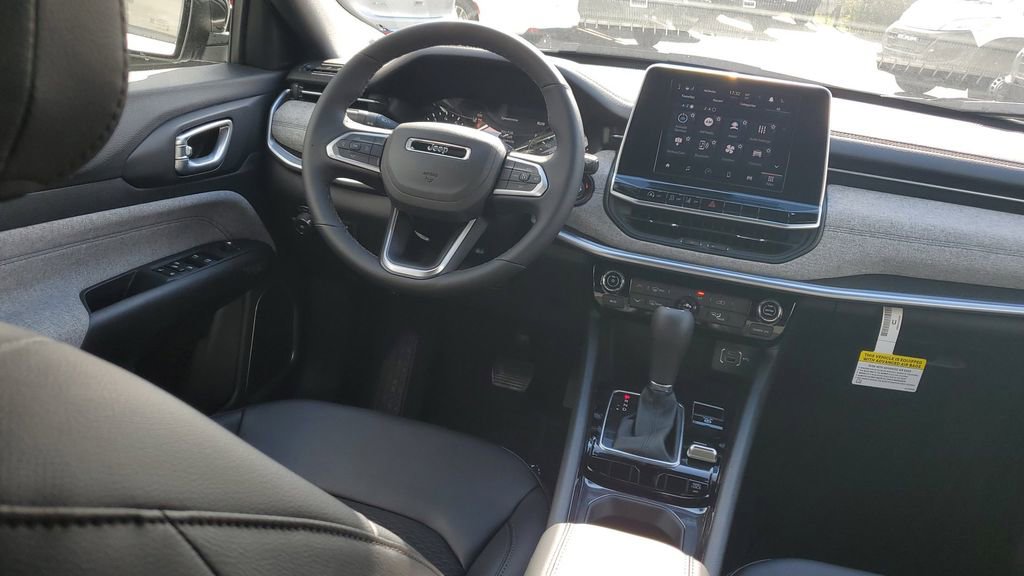 New 2026 Jeep Compass Latitude image 13