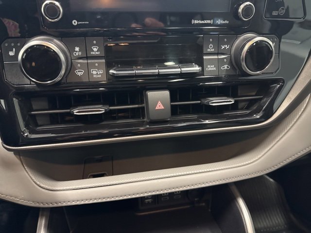 Used 2022 Toyota Highlander XLE image 25