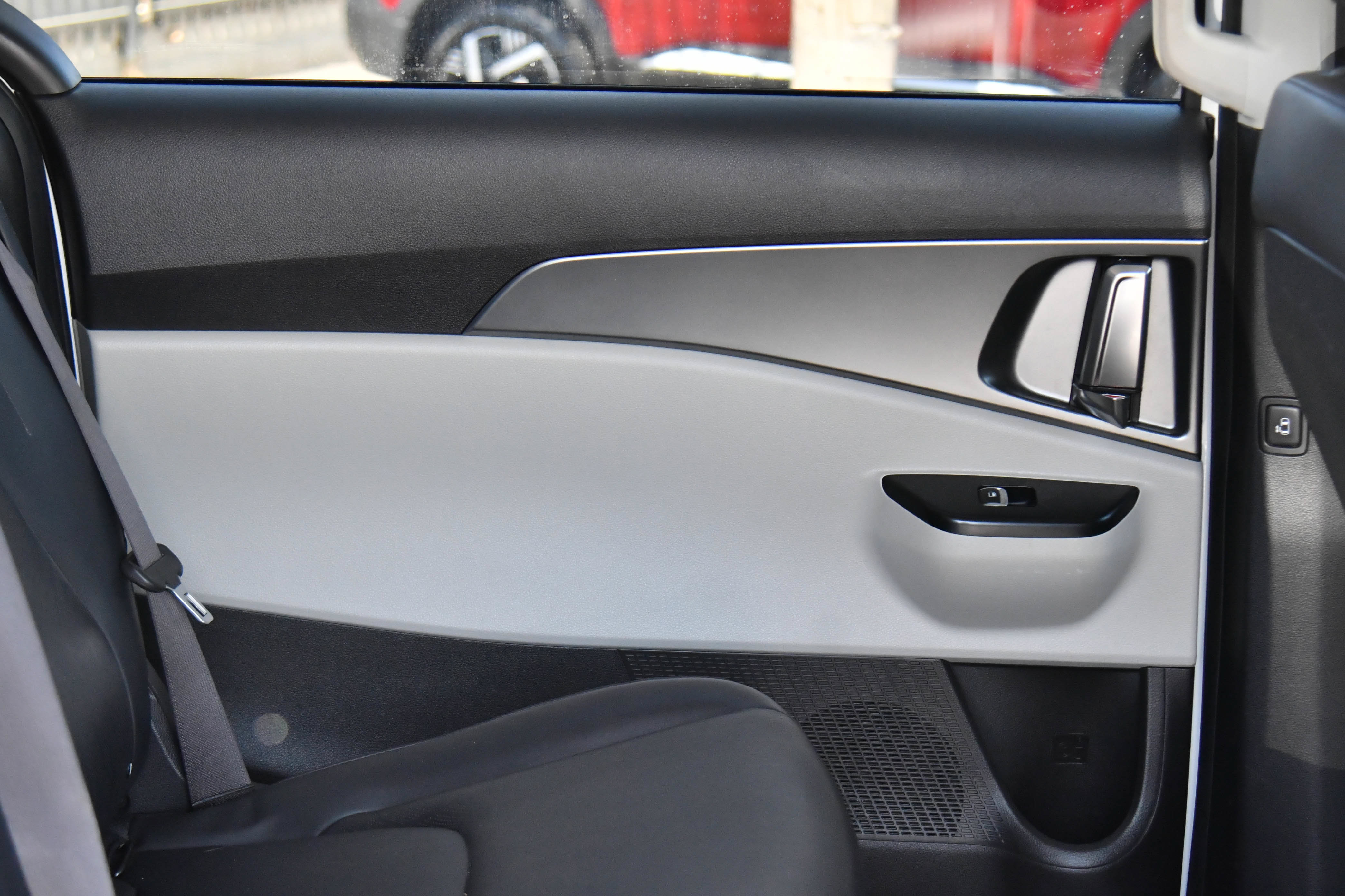 Used 2023 Kia Carnival LX FWD image 45