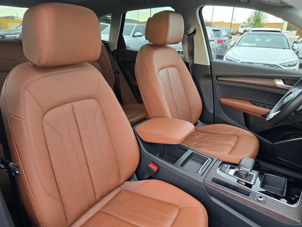 Used 2022 Audi Q5 2.0T Premium w/ Convenience Package image 12