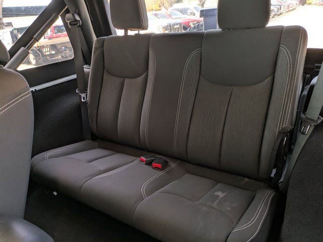 Used 2018 Jeep Wrangler Sahara w/ Connectivity Group image 13