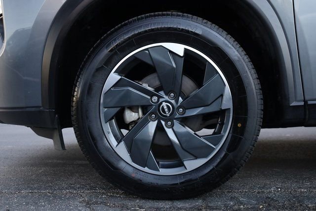 Used 2024 Nissan Rogue SV image 9