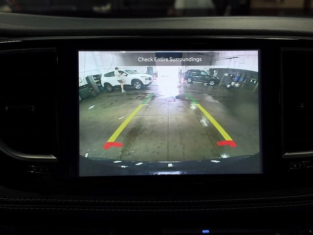 Used 2025 Chrysler Pacifica Limited FWD image 47