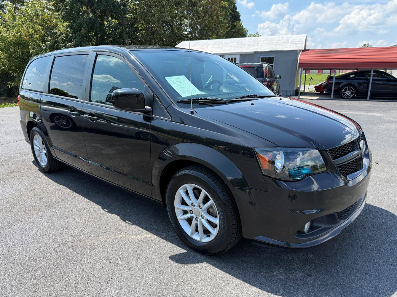 Used 2020 Dodge Grand Caravan SE FWD image 3