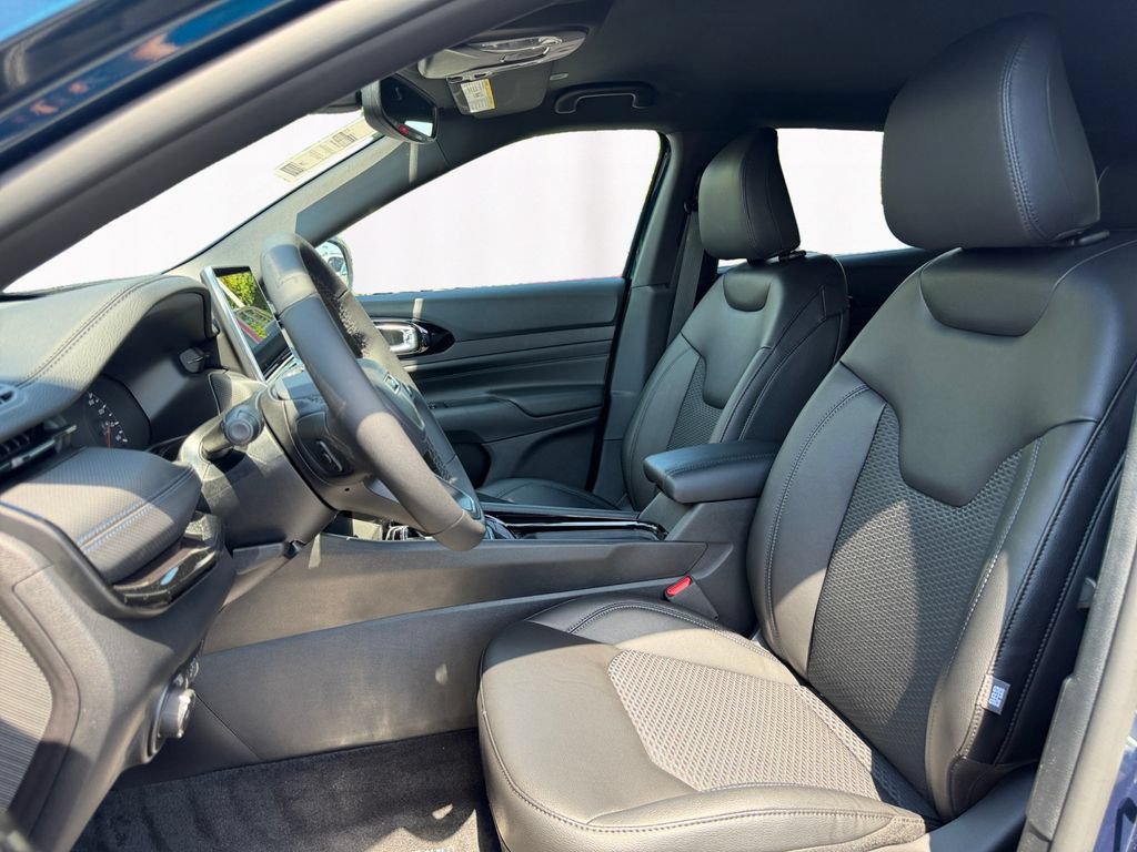 New 2026 Jeep Compass Latitude AWD/4WD image 9