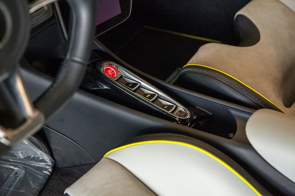 Used 2023 McLaren Artura image 15