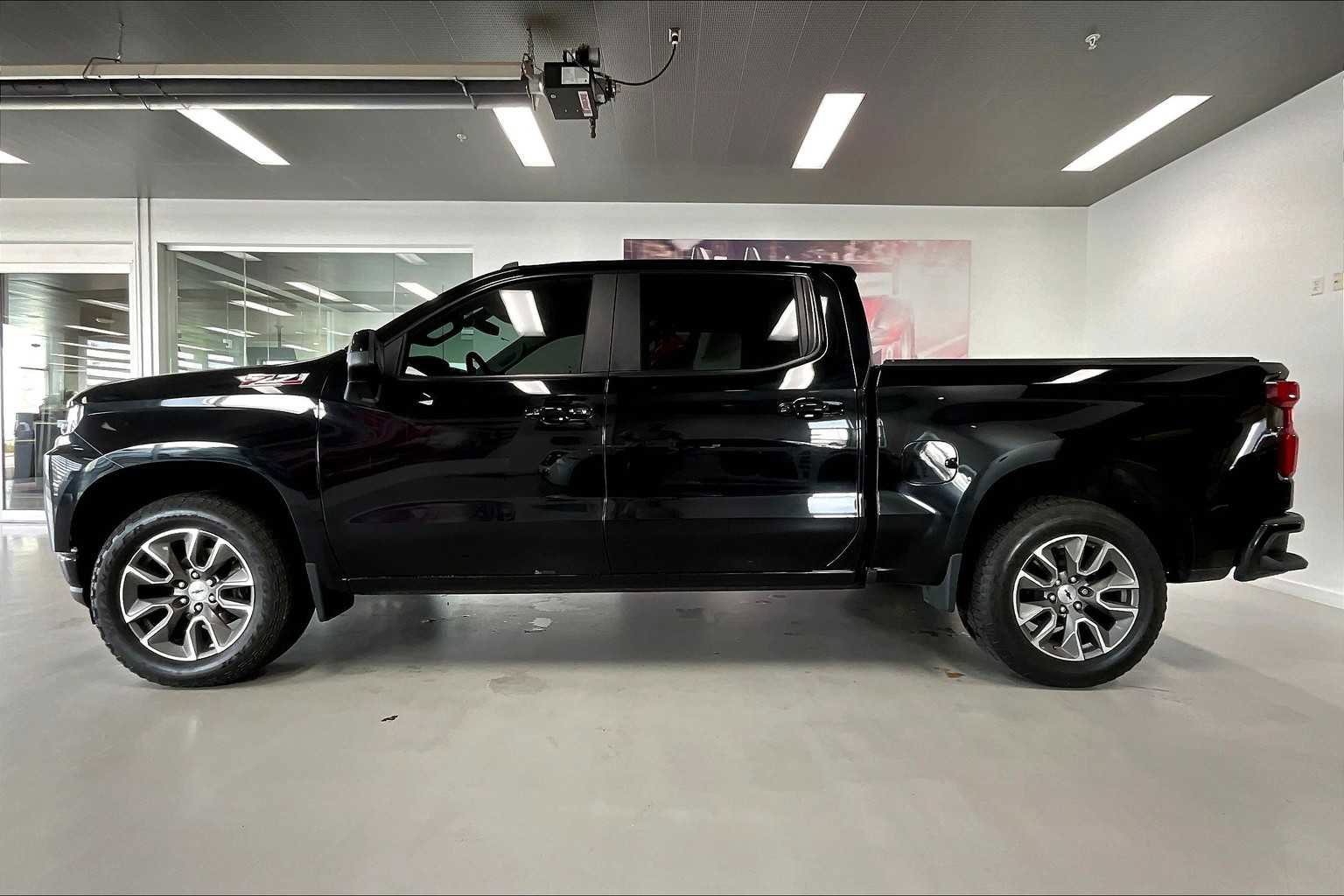 Used 2022 Chevrolet Silverado 1500 RST image 3