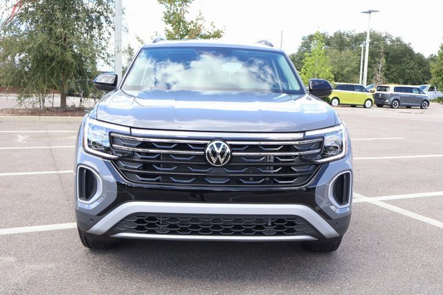New 2026 Volkswagen Atlas Peak Edition image 2