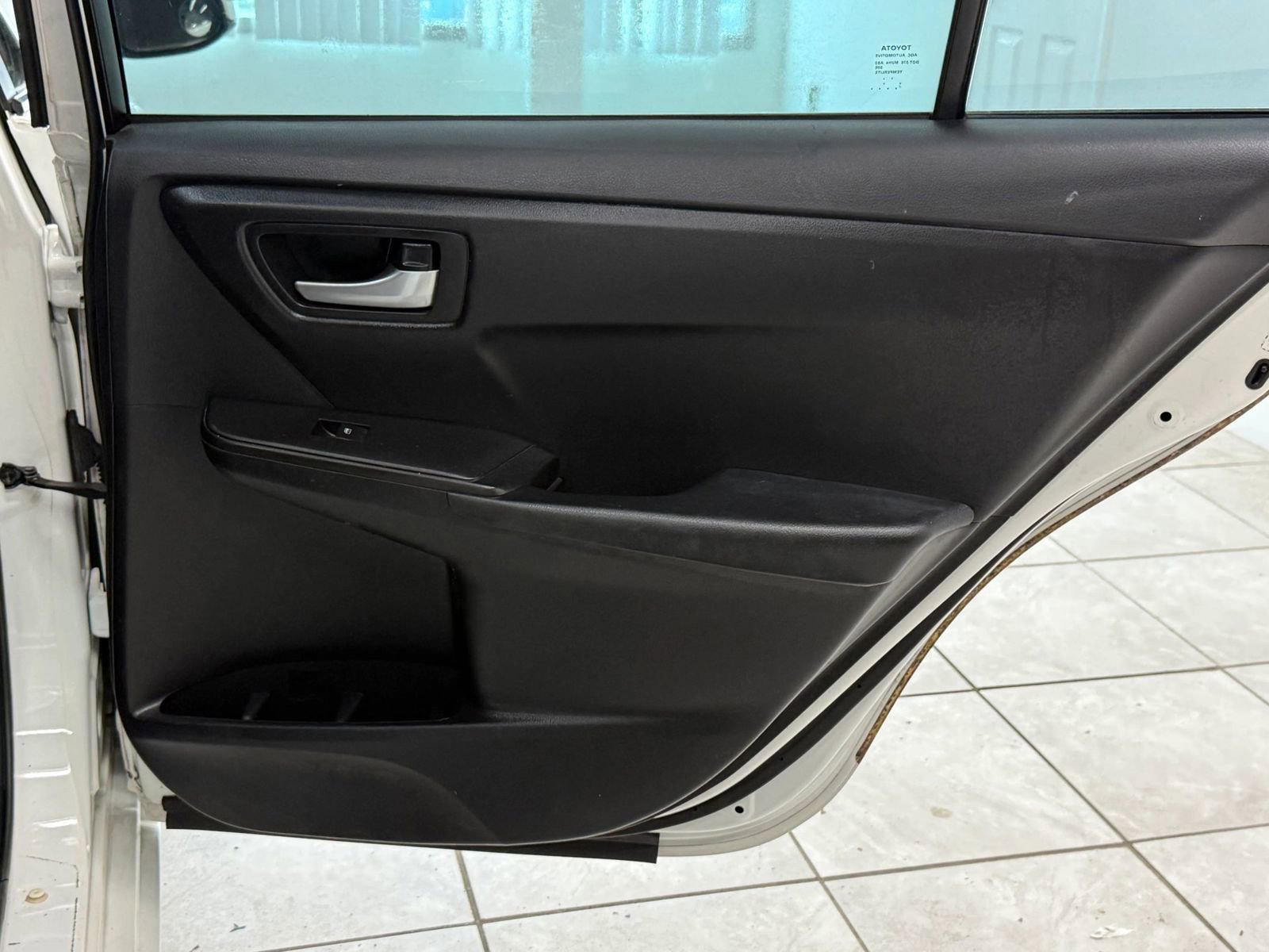 Used 2017 Toyota Camry SE image 21