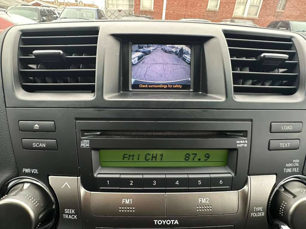 Used 2010 Toyota Highlander SE image 17