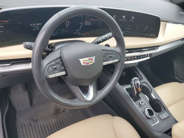 Used 2024 Cadillac XT4 Luxury w/ Cold Weather Package image 13