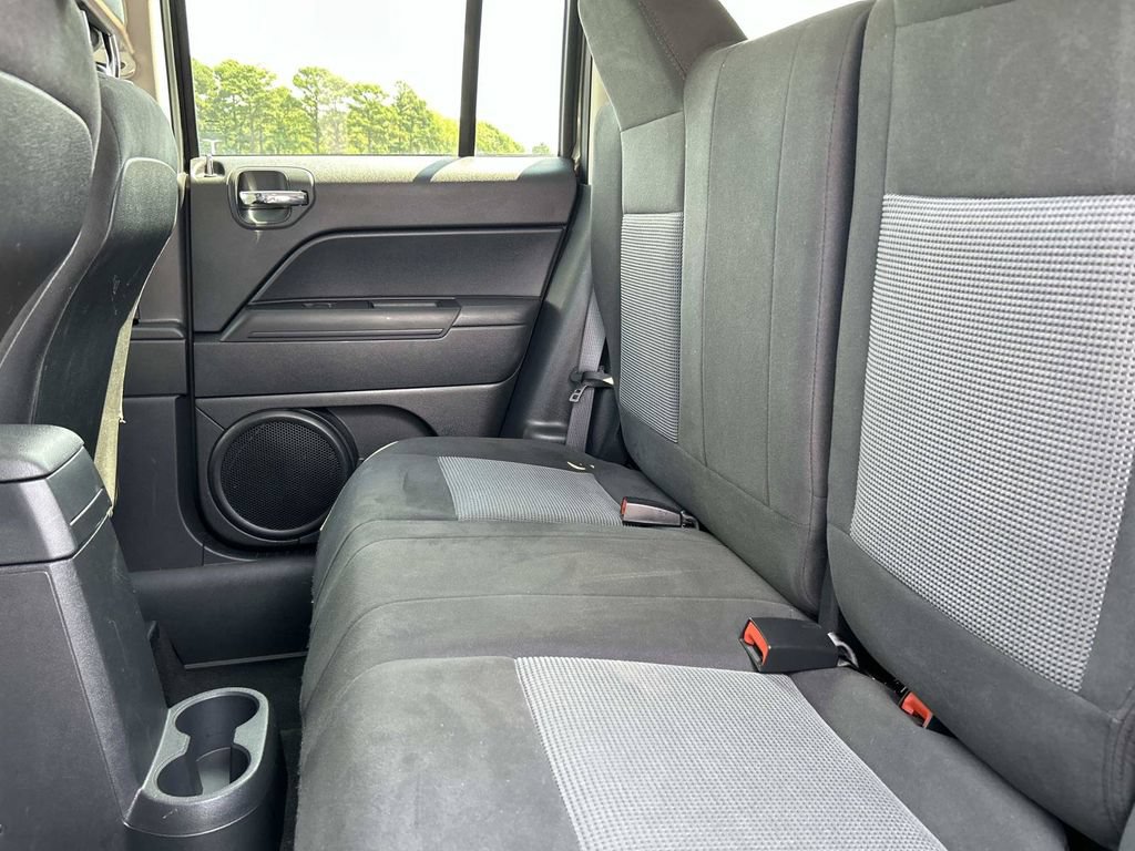 Used 2016 Jeep Patriot Latitude AWD/4WD image 13
