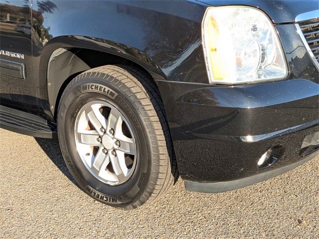 Used 2013 GMC Yukon SLT w/ SLT-2 Equipment Package image 2