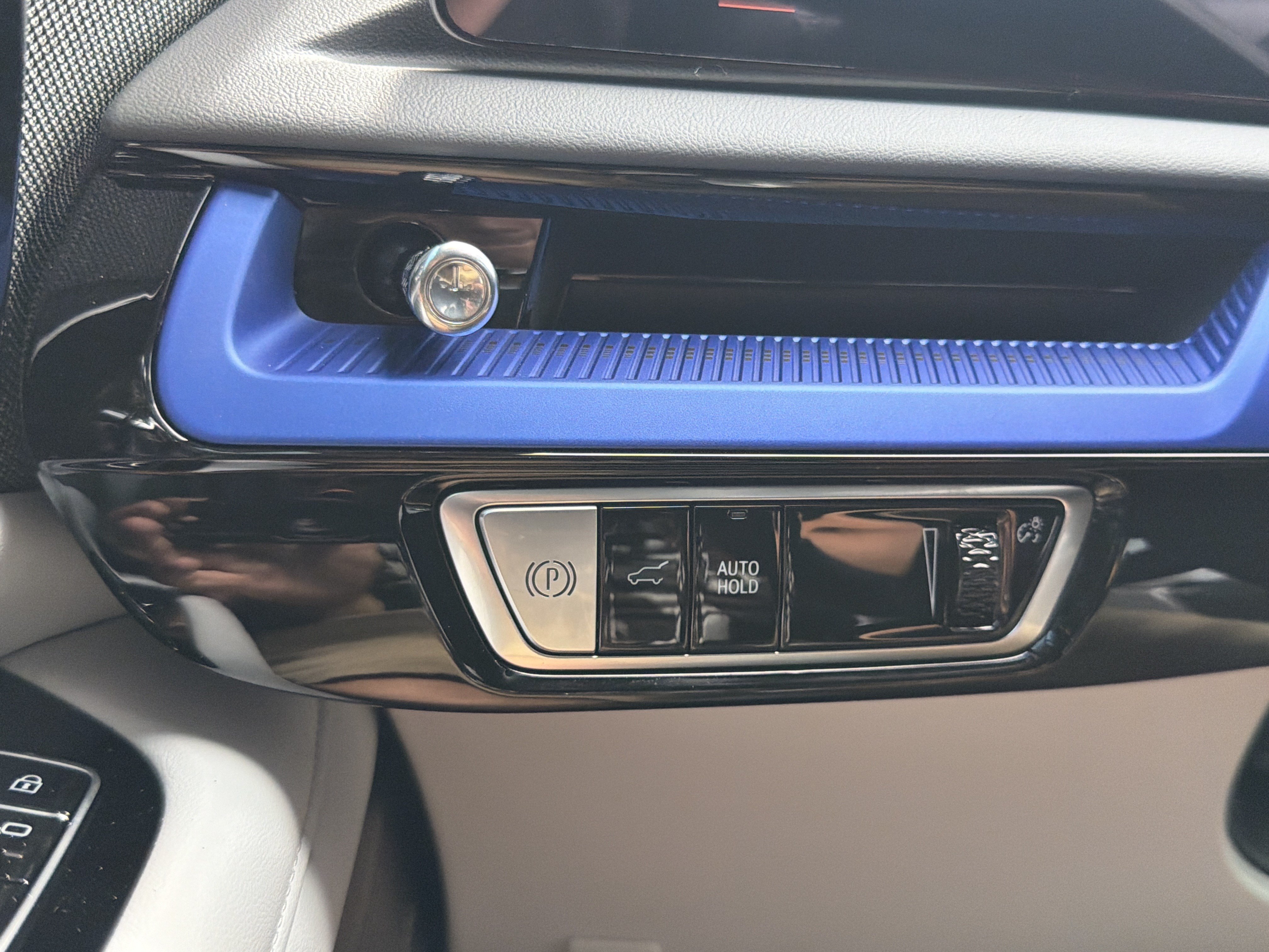 New 2027 Cadillac Optiq Luxury RWD image 32