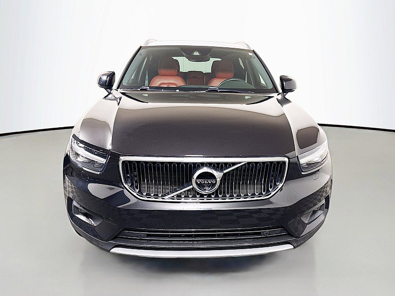 Used 2019 Volvo XC40 T5 Momentum image 2