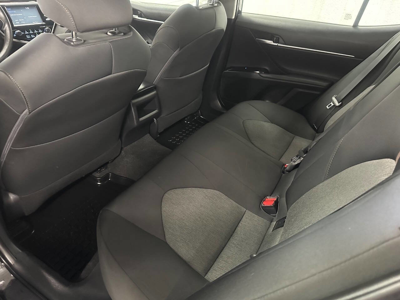 Used 2018 Toyota Camry LE image 29