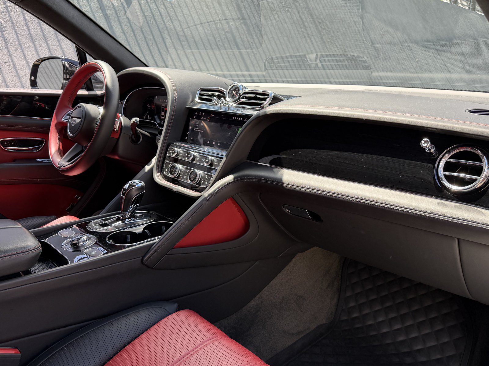 Certified 2023 Bentley Bentayga AWD/4WD image 2