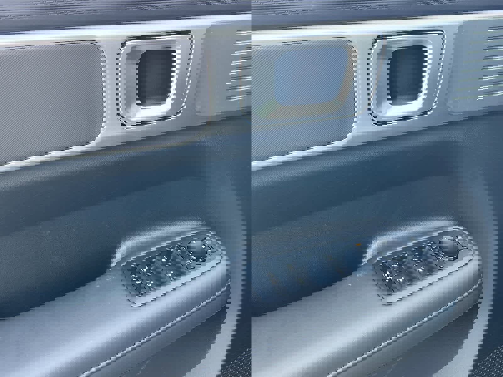 Certified 2025 Hyundai Santa Fe SEL image 12