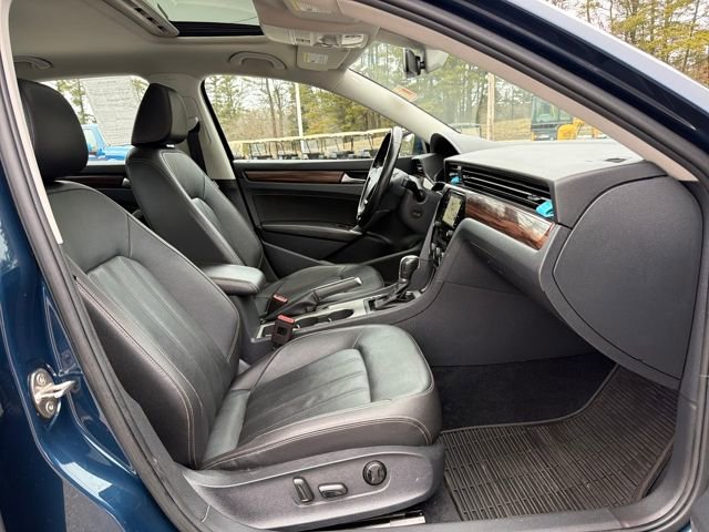 Used 2020 Volkswagen Passat 2.0T SEL image 26