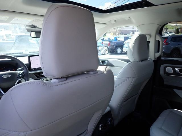 Certified 2025 Ford Explorer Platinum w/ LUX Leather Package image 17