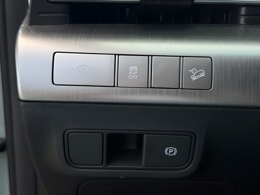 Certified 2024 Hyundai Kona SEL FWD image 19