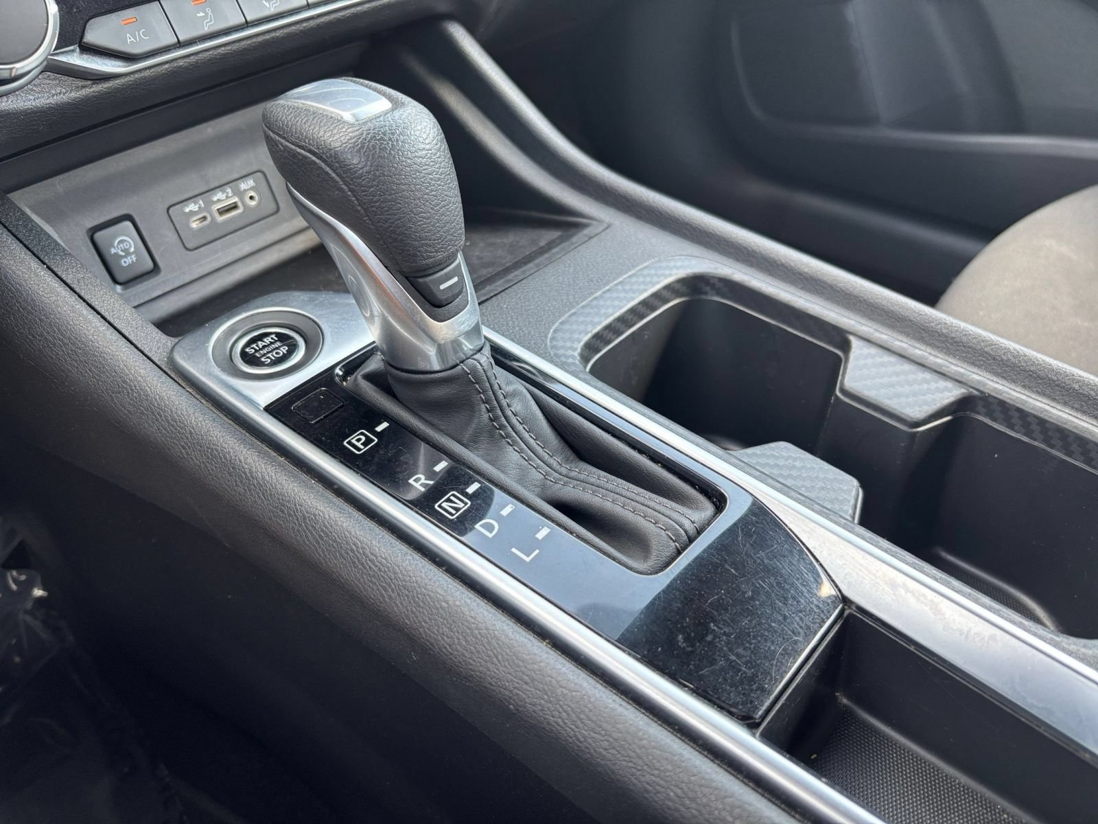 Used 2025 Nissan Sentra SV FWD image 38