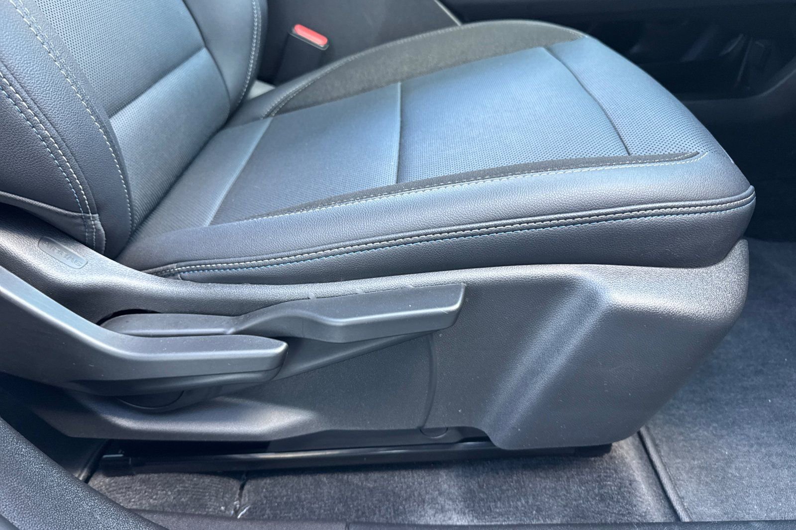 Used 2025 Chevrolet Equinox EV LT w/ Convenience Package image 24