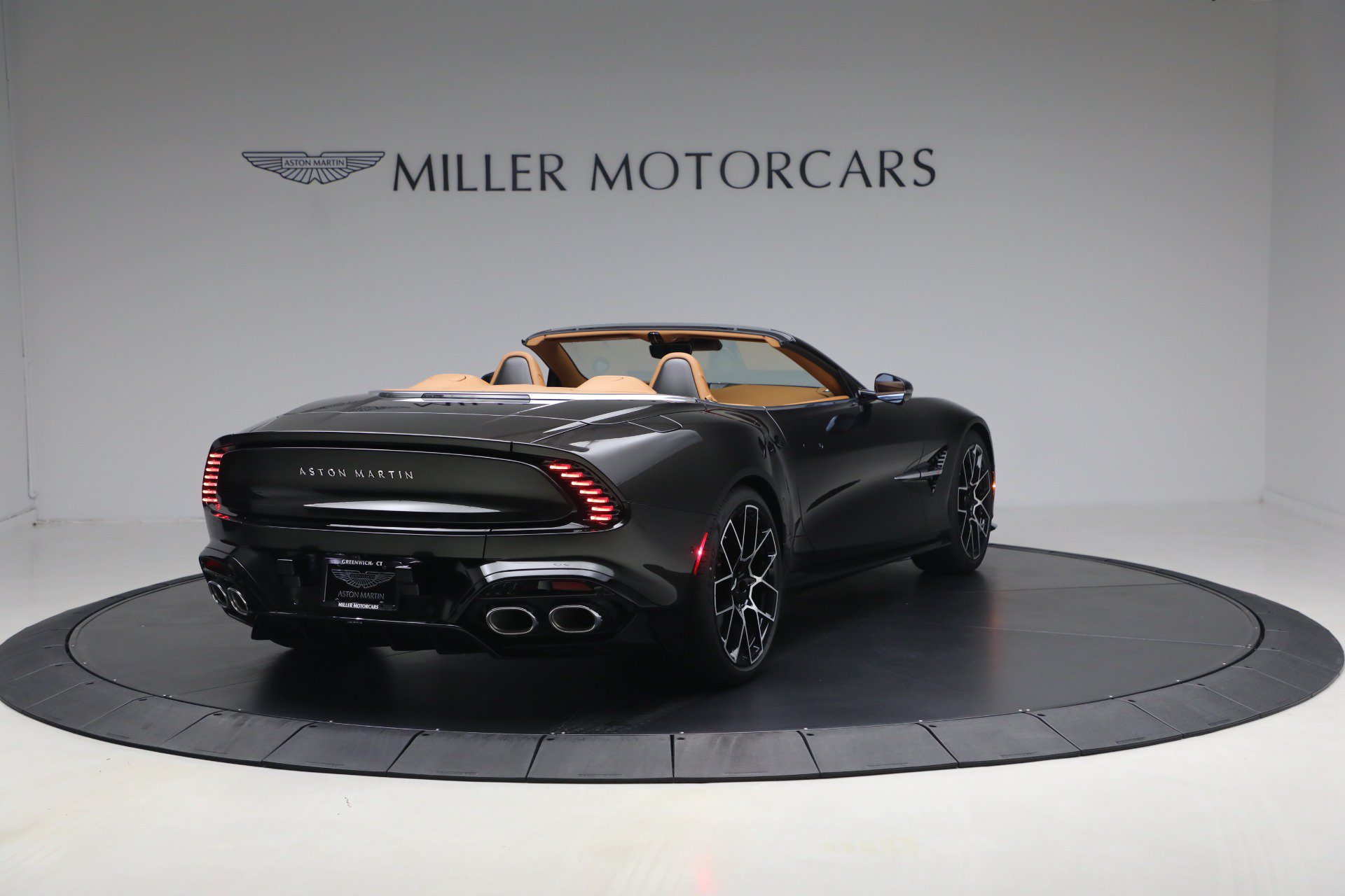 New 2026 Aston Martin Vanquish Convertible RWD image 7