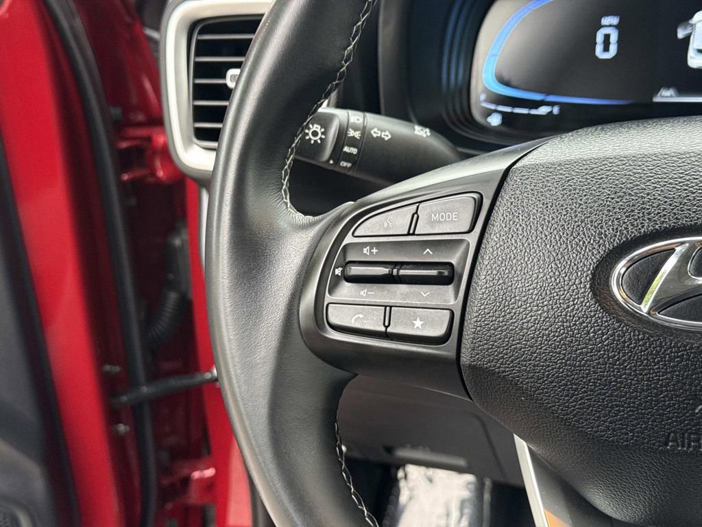Used 2026 Hyundai Venue SEL FWD image 10