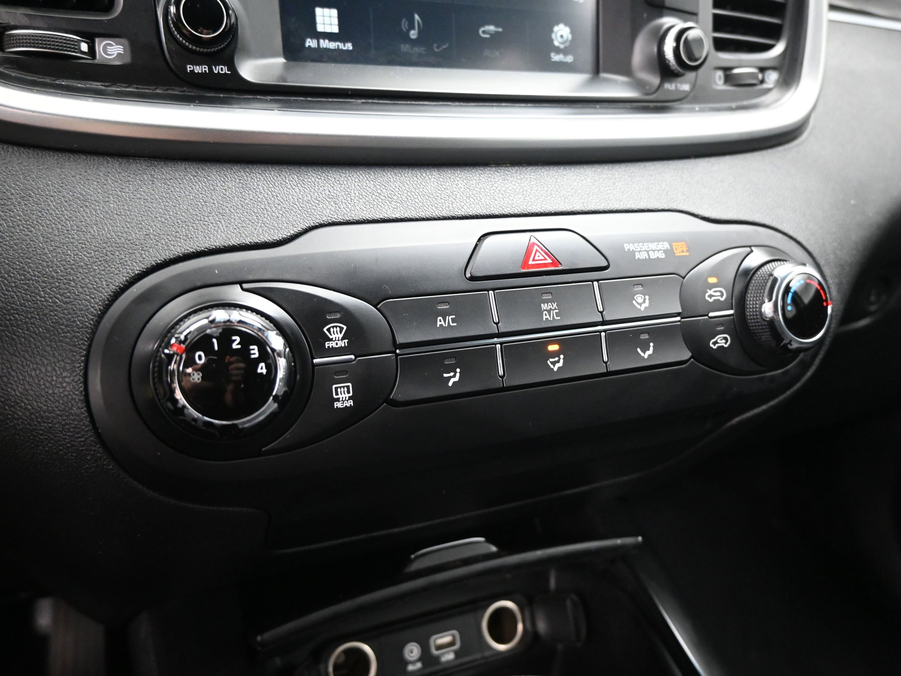 Used 2020 Kia Sorento LX image 14