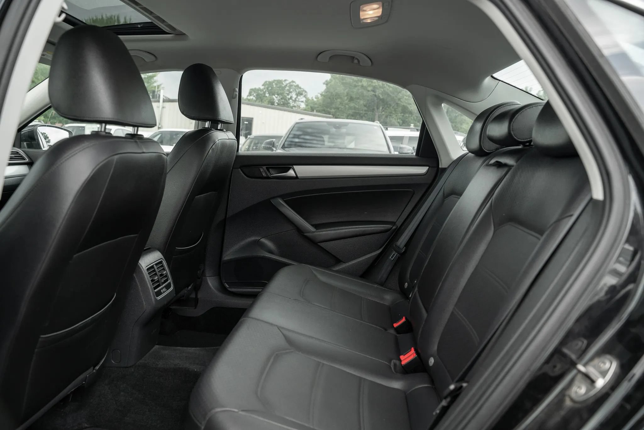 Used 2013 Volkswagen Passat TDI SE FWD image 8