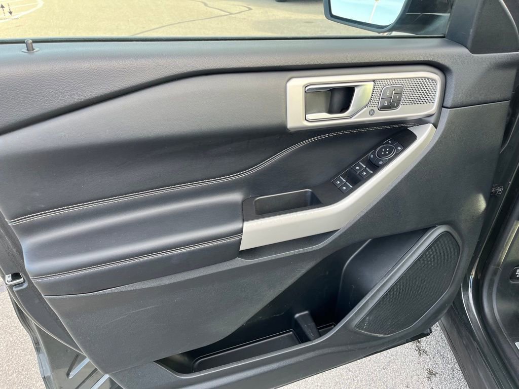 Used 2022 Ford Explorer Limited w/ Equipment Group 301A image 10