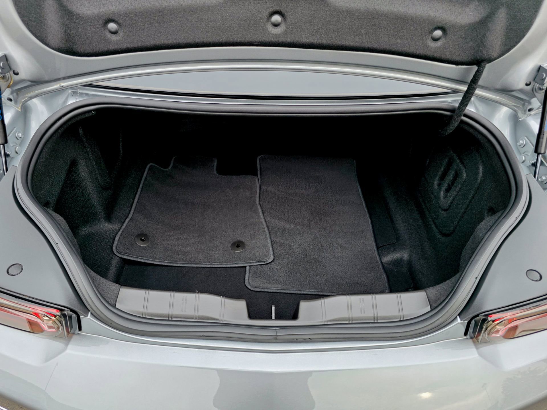 Used 2023 Chevrolet Camaro LT w/ RS Package image 50