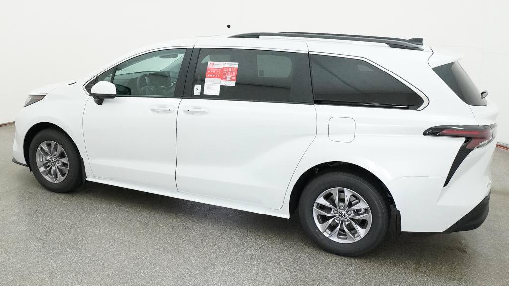 New 2026 Toyota Sienna XLE FWD image 7