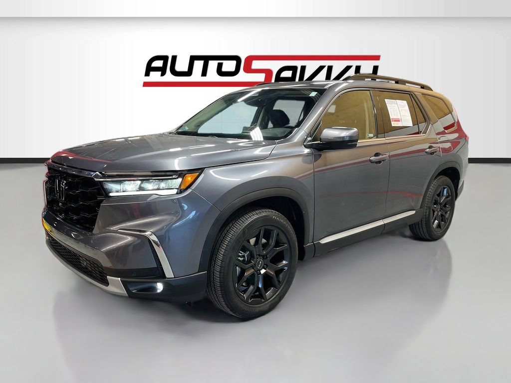 Used 2025 Honda Pilot Touring image 3