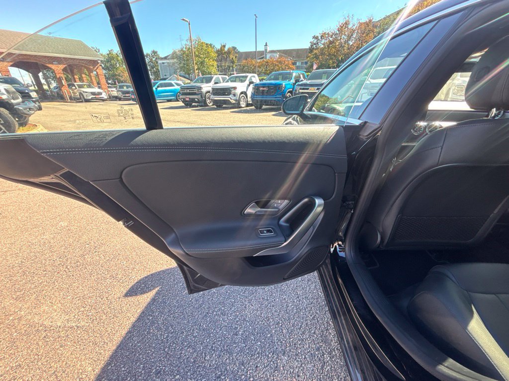 Used 2025 Mercedes-Benz CLA 250 4MATIC image 23
