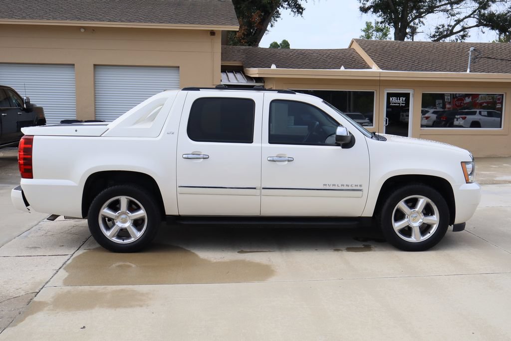 Used 2012 Chevrolet Avalanche LTZ RWD image 10