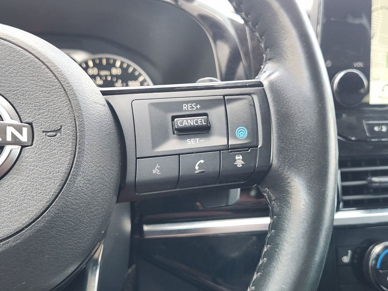 Used 2023 Nissan Pathfinder SL AWD/4WD image 27