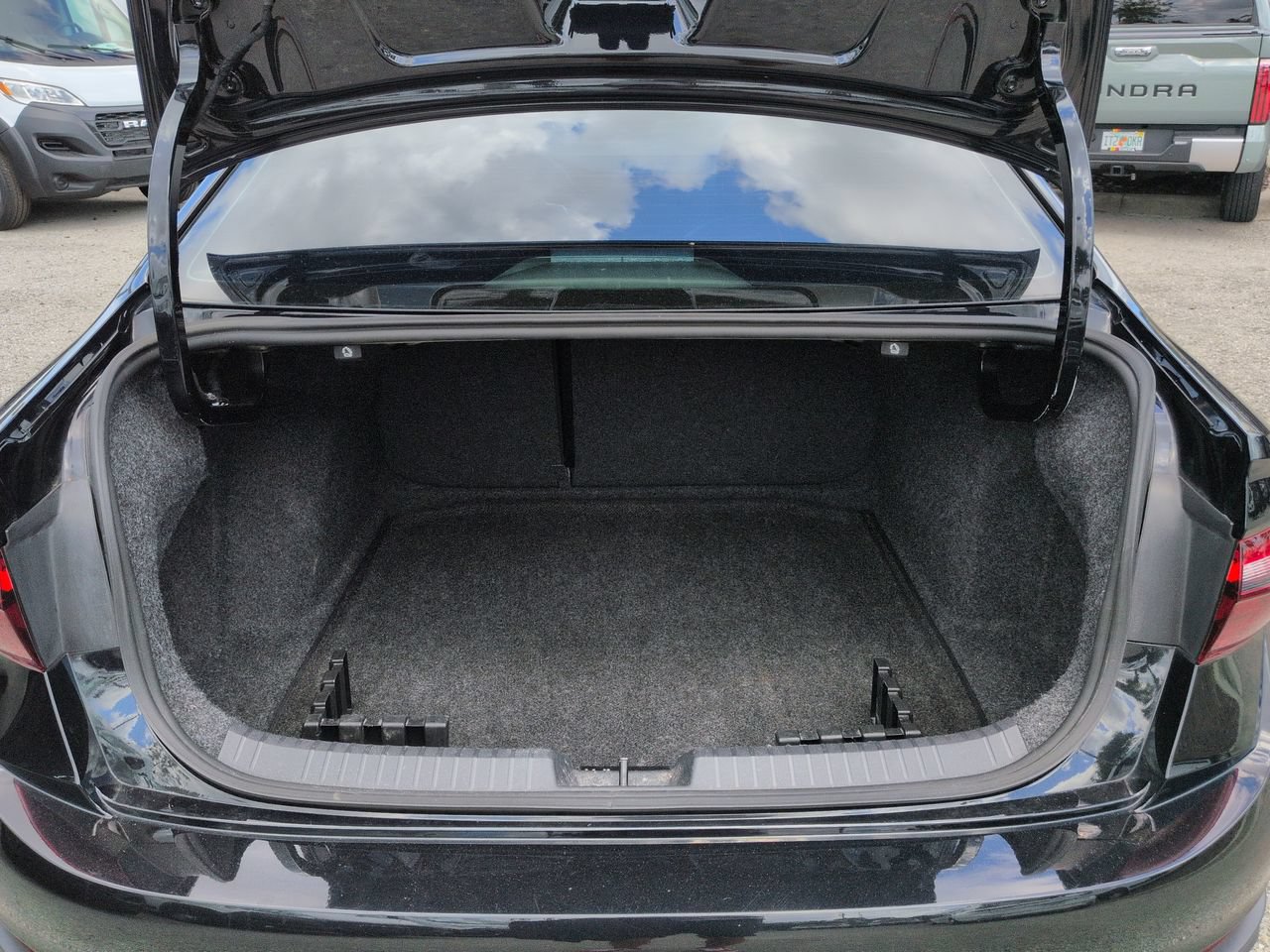 Used 2022 Volkswagen Jetta SE FWD image 13