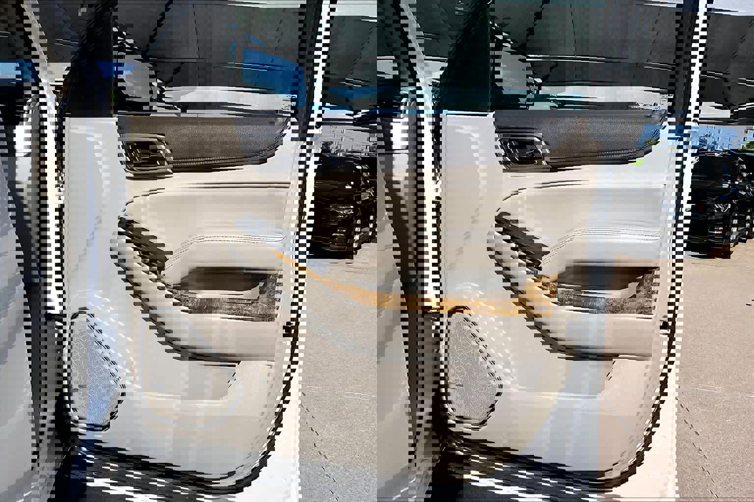 Used 2017 GMC Yukon XL Denali w/ Open Road Package image 23