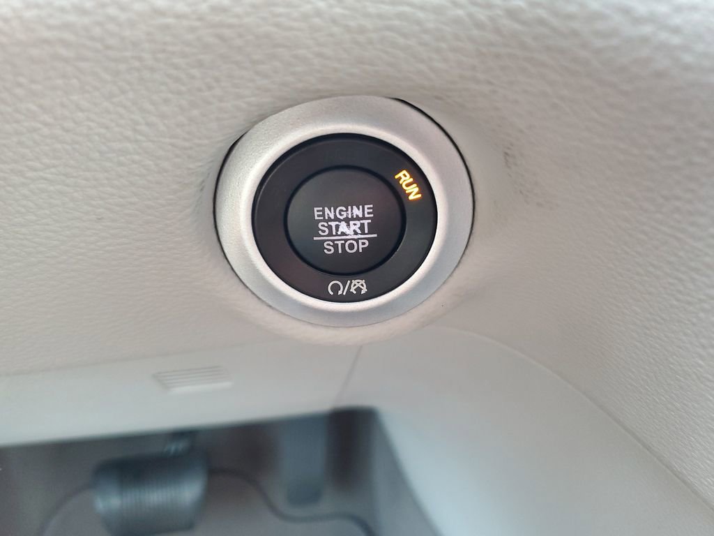 Used 2021 Chrysler Pacifica Touring image 23