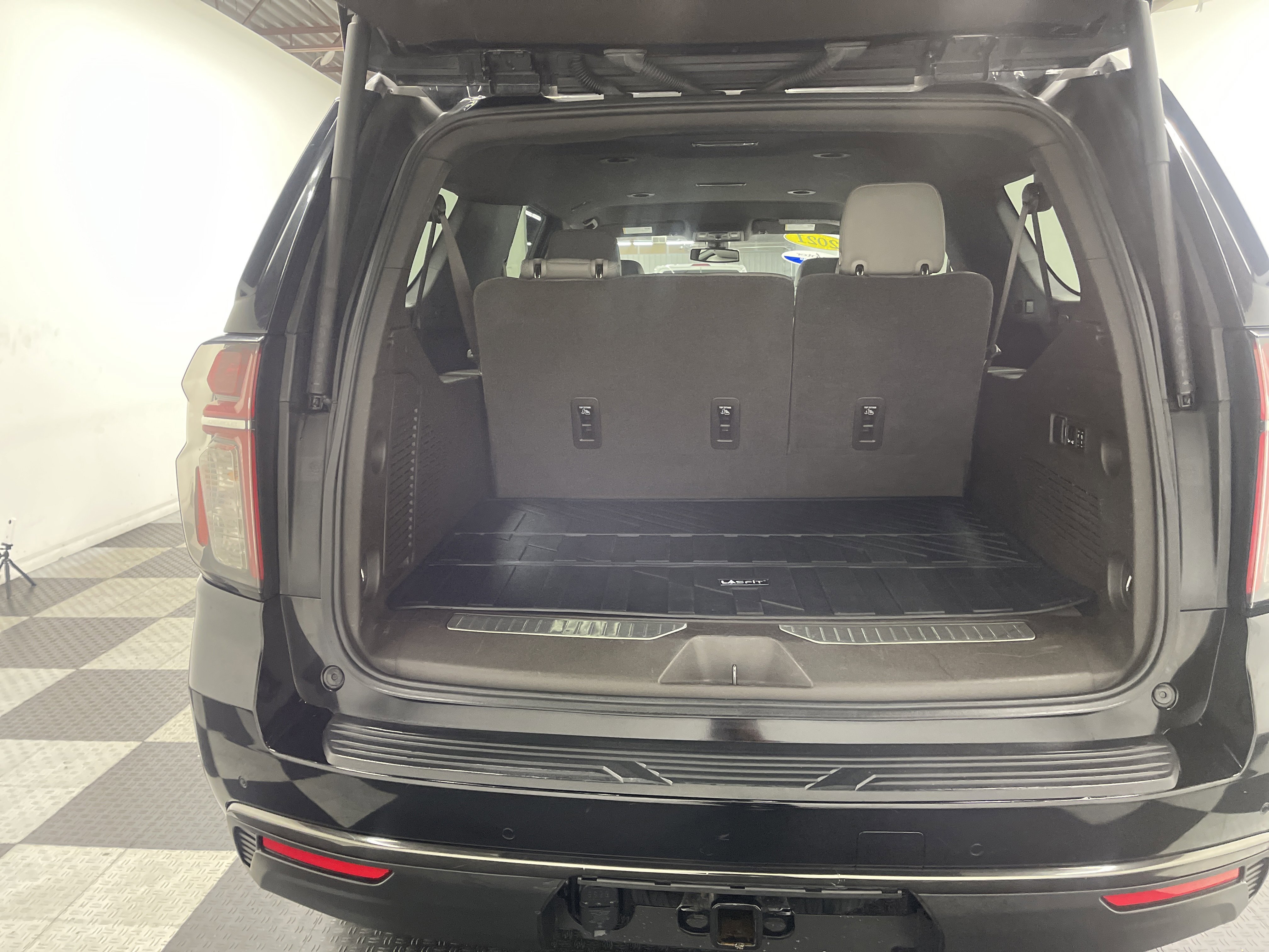 Used 2021 Chevrolet Suburban Z71 w/ Z71 Off-Road Package AWD/4WD image 18