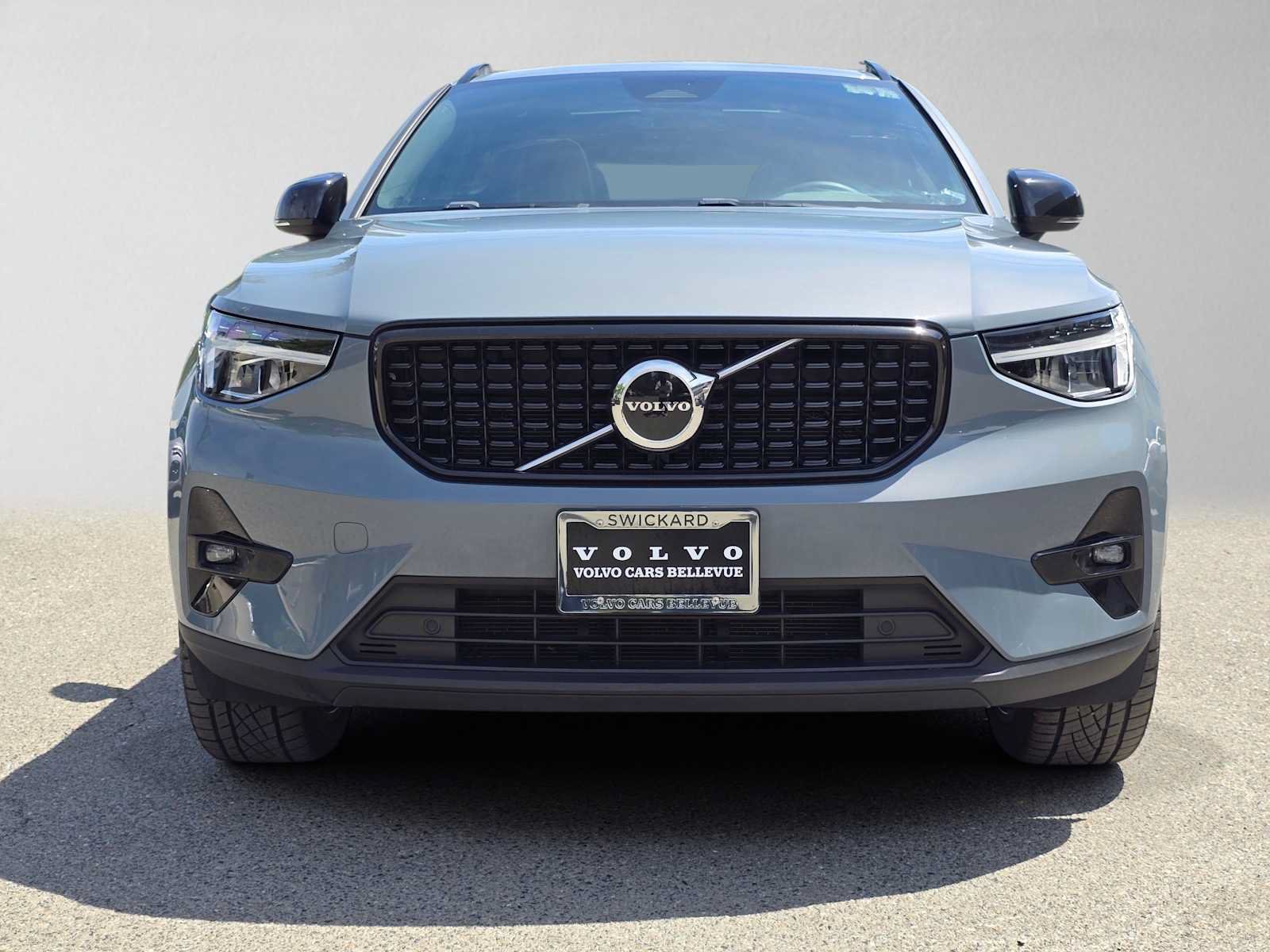 Certified 2023 Volvo XC40 B5 Plus w/ Protection Package Premier AWD/4WD image 8