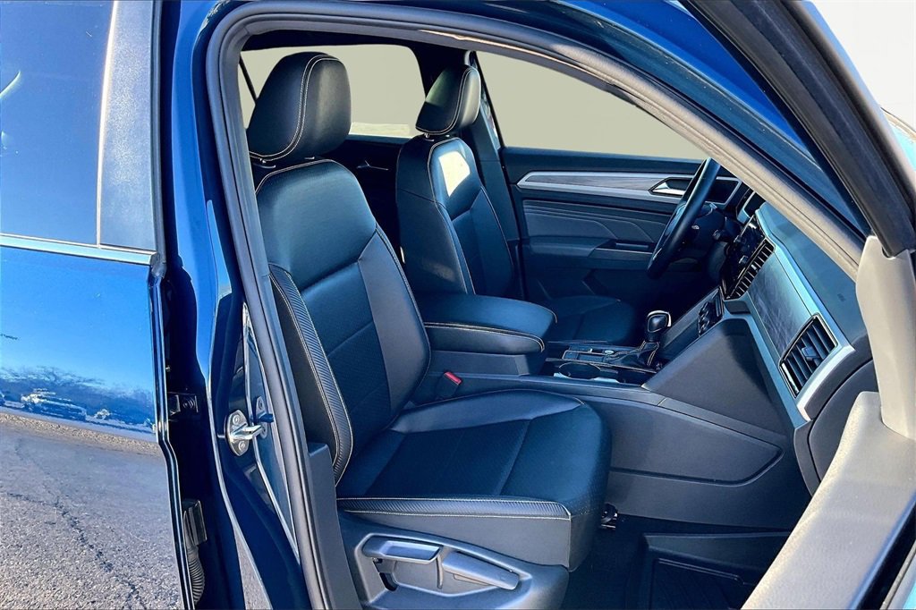 Used 2023 Volkswagen Atlas Cross Sport SE w/ Panoramic Sunroof Package image 7