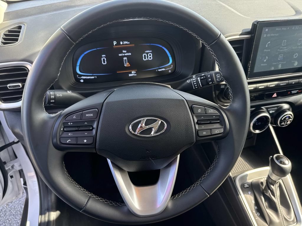 Used 2025 Hyundai Venue SEL FWD image 23