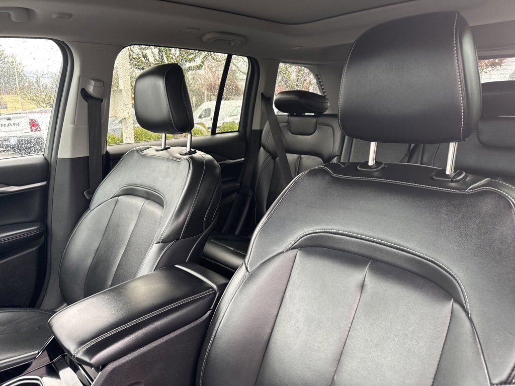 Used 2022 Jeep Grand Cherokee Limited image 12