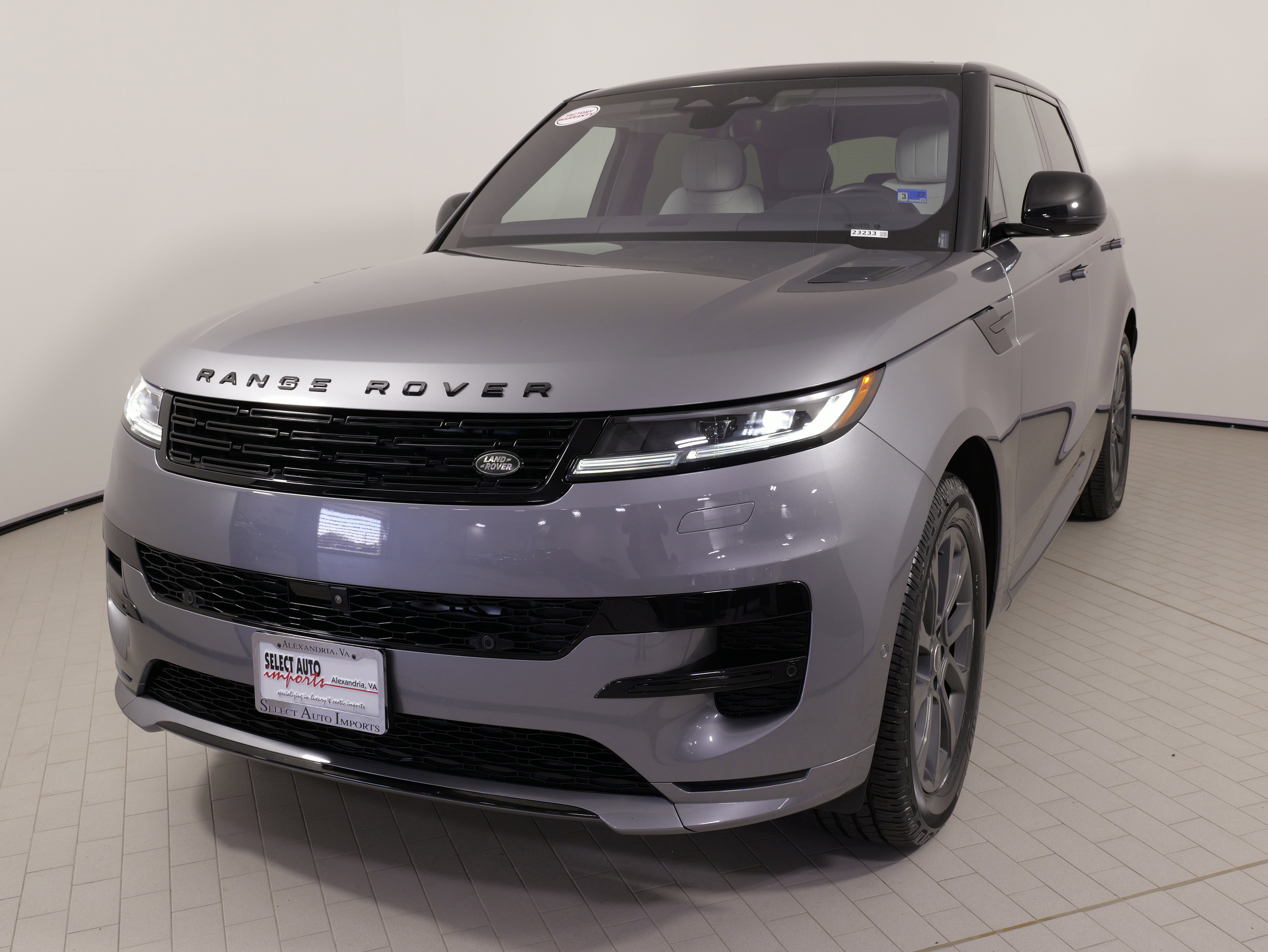Used 2023 Land Rover Range Rover Sport SE Dynamic image 4